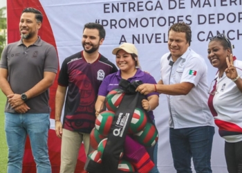 Respalda CODEQ a entrenadores de Tulum y Cozumel al entregar material deportivo