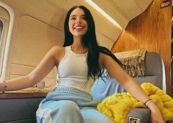 “No nos crucifiquen, denos chance”, pide Ángela Aguilar