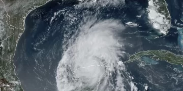 Beryl Rompe Récords y Preocupa a Meteorólogos por lo que Podría Suceder en la Temporada de Huracanes