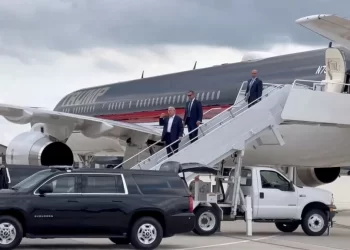 Donald Trump Continúa Campaña Tras Atentado y Llega a Milwaukee para la Convención Republicana