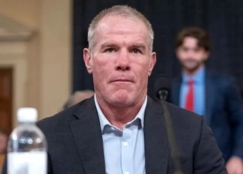 Revela Brett Favre, ex jugador de la NFL, que padece Parkinson