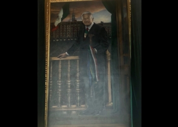 AMLO devela su retrato que permanecerá en el Palacio Nacional