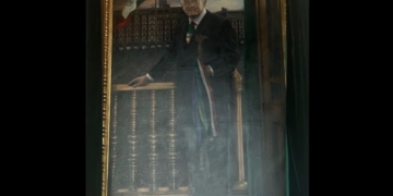 AMLO devela su retrato que permanecerá en el Palacio Nacional