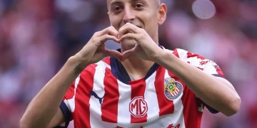 “Piojo” Alvarado, el jugador de Chivas que lanzó explosivo a la prensa; pide disculpas