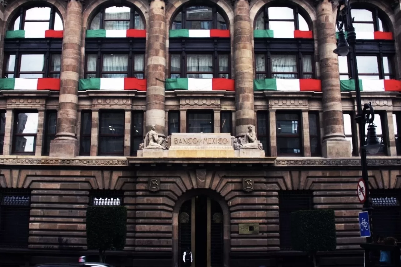 Prevé el BdeM más ajustes a tasa de interés ante enfriamiento de inflación