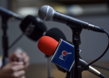 Fracasa en Polonia "experimento" con periodistas creados con IA