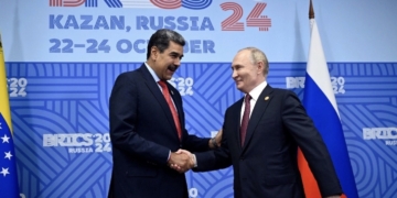 "Nadie vetará ni callará a Venezuela", advierte Nicolás Maduro