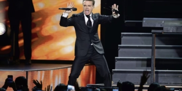 Cancela Luis Miguel su penúltimo concierto en la Arena CDMX
