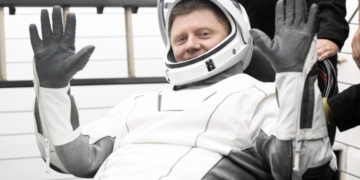 Dan de alta a astronauta de la NASA hospitalizado luego de regreso a la Tierra