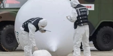 Cae globo norcoreano con basura en complejo presidencial de Corea del Sur