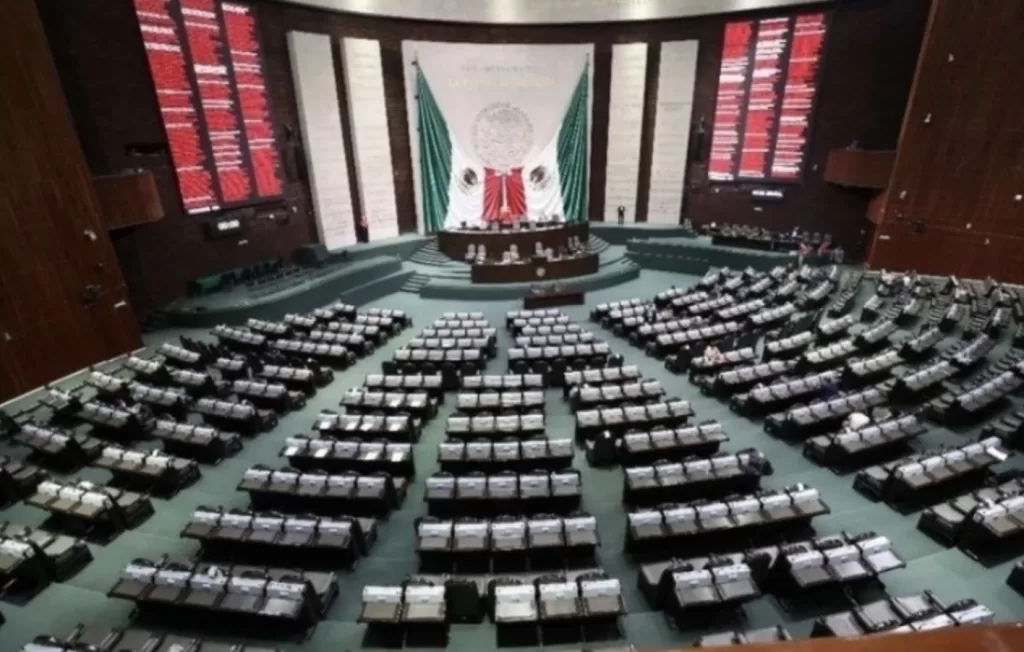 Despide Morena a 700 empleados en la Cámara de Diputados