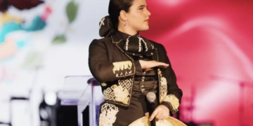 Reacciona Camila Fernández ante posibilidad de multa por error en el Himno Nacional