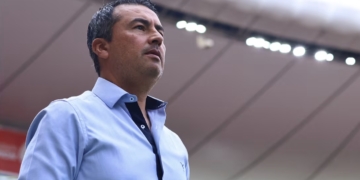 Arturo Ortega, el nuevo técnico de Chivas luego de la salida de Fernando Gago