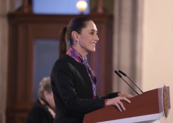 Claudia Sheinbaum ofrece reducir el déficit público para 2025