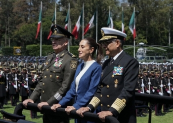 Rinden Fuerzas Armadas honores plenos a Claudia Sheinbaum como Comandanta Suprema