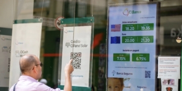 "Se aprecia el peso" Se cotiza la moneda mexicana a 19.83 por dólar
