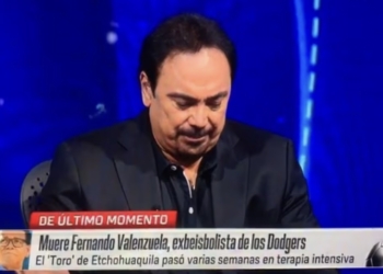 Llora Hugo Sánchez en pleno programa por la muerte de Fernando Valenzuela