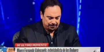 Llora Hugo Sánchez en pleno programa por la muerte de Fernando Valenzuela