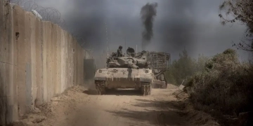 Dice la ONU que tanques israelíes irrumpieron en una de sus bases