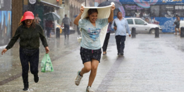 Continuarán lluvias fuertes por onda tropical 28 en Tabasco