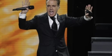 Luis Miguel cancela conciertos por un cuadro de neumonía