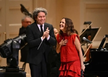 Se presenta Natalia Lafourcade con Gustavo Dudamel en el Carnegie Hall de Nueva York