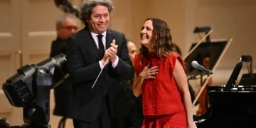 Se presenta Natalia Lafourcade con Gustavo Dudamel en el Carnegie Hall de Nueva York