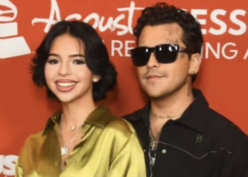 Posan Christian Nodal y Ángela Aguilar por primera vez como esposos en una alfombra roja