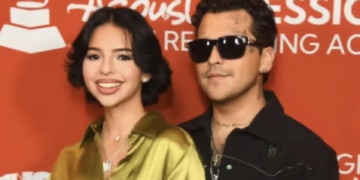 Posan Christian Nodal y Ángela Aguilar por primera vez como esposos en una alfombra roja