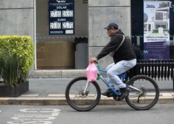 Peso mexicano avanza luego de sólido reporte laboral en EEUU.
