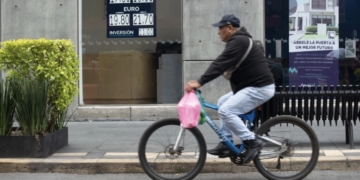 Peso mexicano avanza luego de sólido reporte laboral en EEUU.