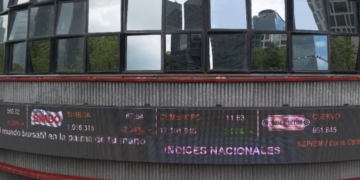 Se aprecia el peso, mientras la bolsa mexicana cotiza de manera estable