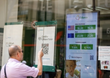 Peso mexicano se mantiene volatilidad; inicia jornada en 20.11 por dólar