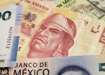 Avanza el peso mexicano animado por promesas de Claudia Sheinbaum