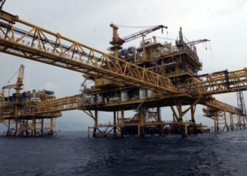 Caen precios del petróleo un 8% por dudas sobre demanda china