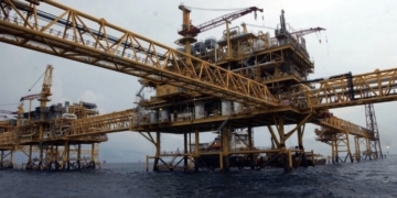 Caen precios del petróleo un 8% por dudas sobre demanda china