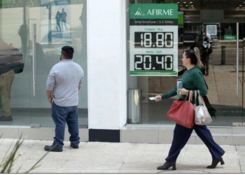 Mercados financieros operan cautelosamente; cotiza el peso a 20.01 por dólar