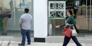 Mercados financieros operan cautelosamente; cotiza el peso a 20.01 por dólar