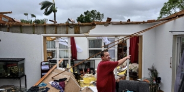 Registran al menos cuatro fallecidos en Florida por tornados asociados a "Milton"
