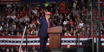 Trump amenaza con arancel de 200% a autos importados desde México