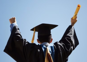 Las carreras universitarias que deberías estudiar, de acuerdo a la IA