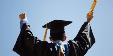 Las carreras universitarias que deberías estudiar, de acuerdo a la IA