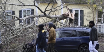 Deja fuerte tormenta sin luz a más de medio millón de hogares en EE.UU.
