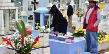 Registran poca afluencia en el Panteón Central esta mañana del Día de Muertos