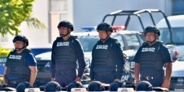 Equipa Javier May a policías con patrullas y torres de vigilancia