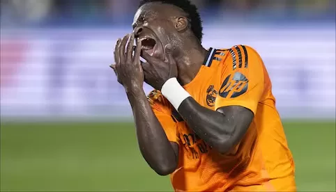 Sufre el Real Madrid baja de Vinicius para enfrentar al Liverpool en la Champions League