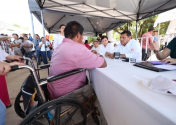 Renueva Javier May promesa de regularización en Villahermosa