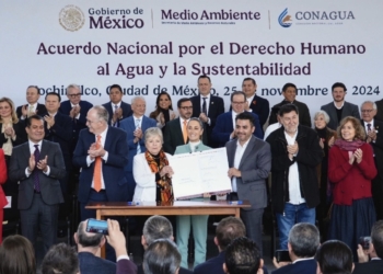 Claudia Sheinbaum firma el acuerdo nacional por el derecho al agua