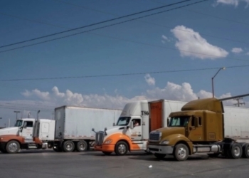 Industria de vehículos reporta pesados balance mixto en octubre, informa el Inegi