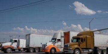 Industria de vehículos reporta pesados balance mixto en octubre, informa el Inegi